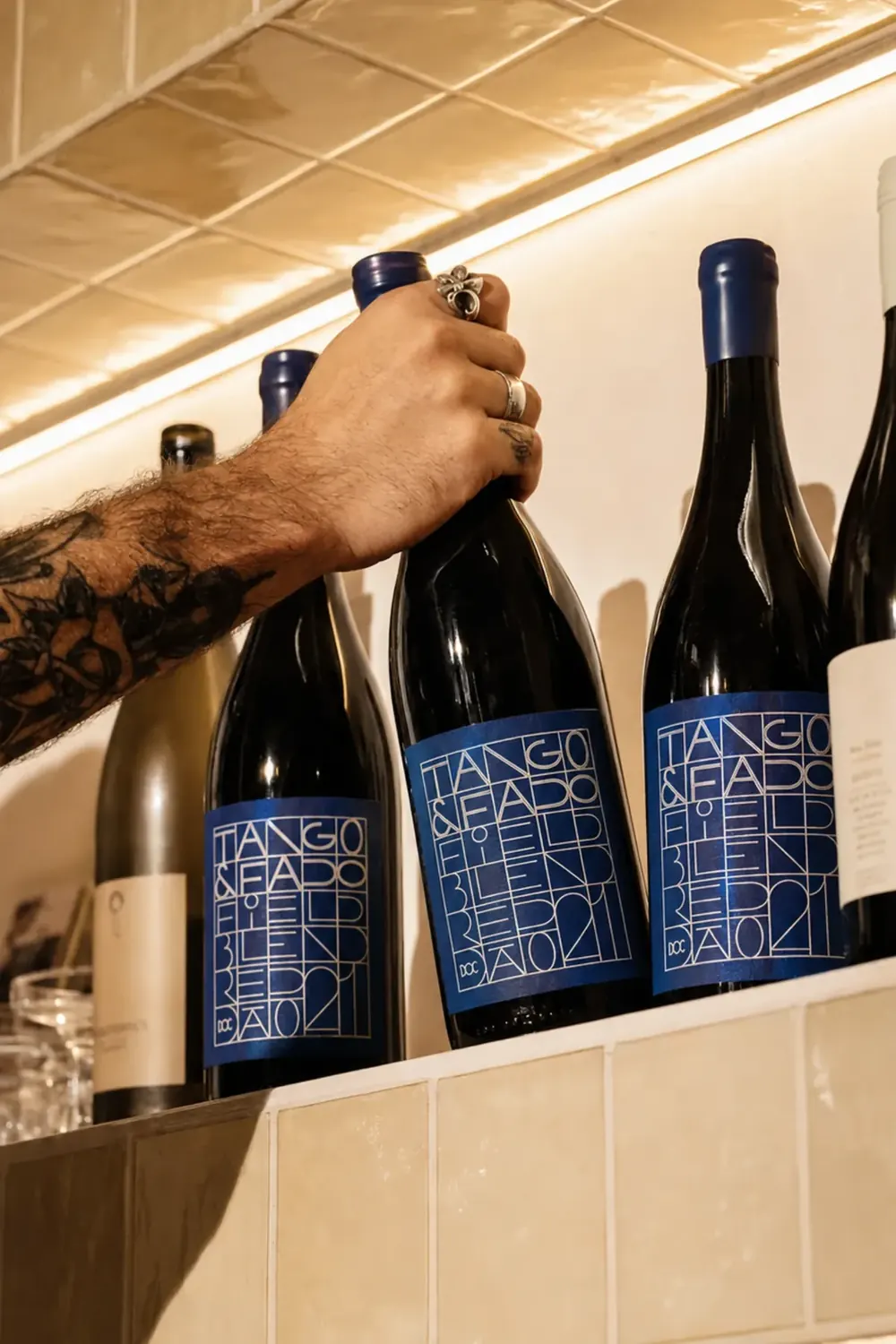 Beverage bottles forming a coherent packaging family in hospitality